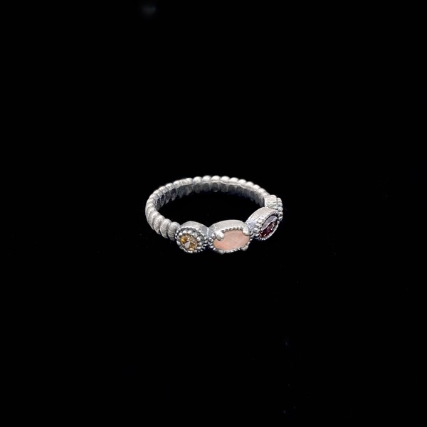 Anillo Enigma de plata y cuarzo rosa Cómplice