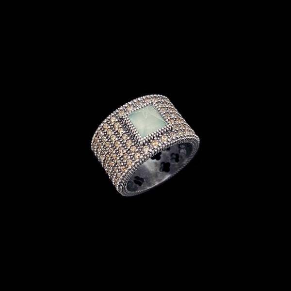 Anillo Enigma de plata y calcedonia Orisha