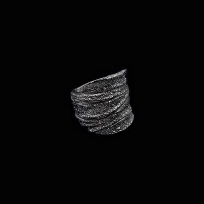 Anillo Meteora de plata negra Hidra