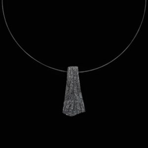 Colgante Meteora de plata negra Hidra