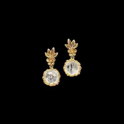 Pendientes Oniria de plata dorada y cuarzo blanco Arcadia