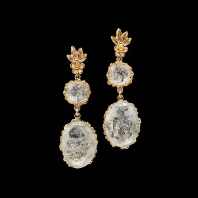 Pendientes Oniria de plata dorada y cuarzo blanco Somnia