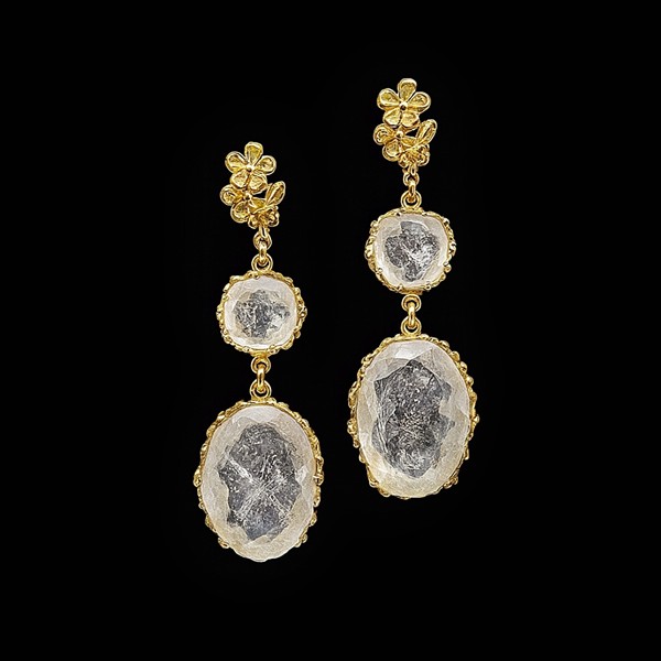 Pendientes de plata dorada y cuarzo blanco