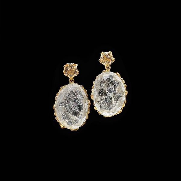 Pendientes de plata dorada y cuarzo blanco